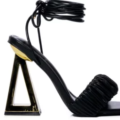 AZALEA WANG AMIE CHUNKY SANDAL IN BLACK -AZALEA WANG Shop azalea wang amie chunky sandal in black black 5 5 c1