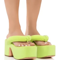 AZALEA WANG APRIL THING FLATFORM SANDAL IN GREEN