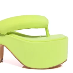 AZALEA WANG APRIL THING FLATFORM SANDAL IN GREEN -AZALEA WANG Shop azalea wang april thing flatform sandal in green green 5 5