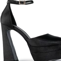 AZALEA WANG BADDEST OF THEM ALL CHUNKY PUMP IN BLACK -AZALEA WANG Shop azalea wang baddest of them all chunky pump in black black 5 5