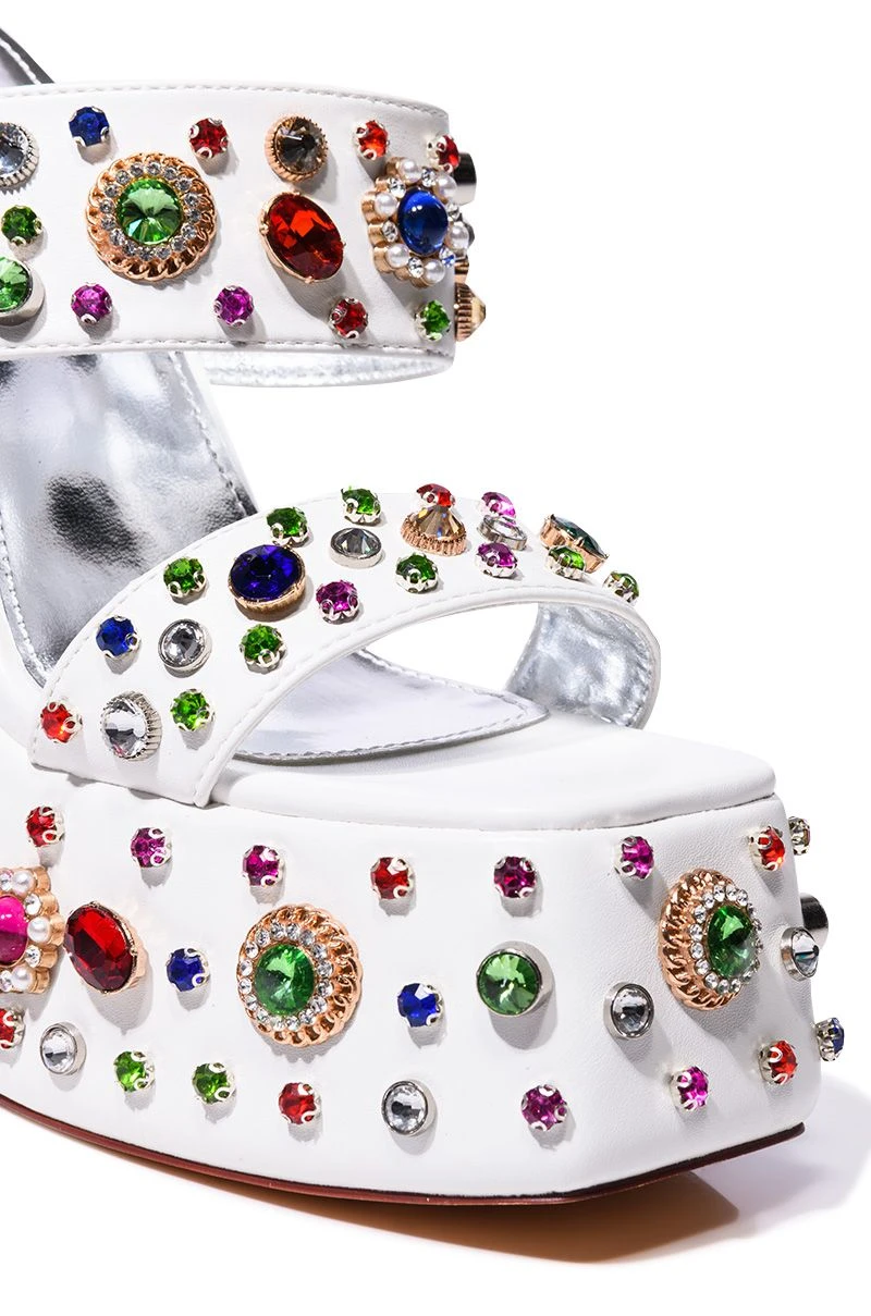 AZALEA WANG BREEZE EMBELLISHED CHUNKY SANDAL IN WHITE 7 AZALEA WANG BREEZE EMBELLISHED CHUNKY SANDAL IN WHITE - Image 5