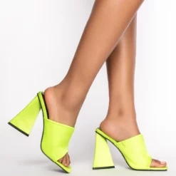 AZALEA WANG CAUGHT IN A DREAM CHUNKY SANDAL IN GREEN