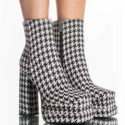 AZALEA WANG CAYENNE HOUNDSTOOTH CHUNKY BOOTIE IN BLACK WHITE