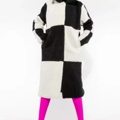 AZALEA WANG CHECK IT LONG TEDDY TRENCH -AZALEA WANG Shop azalea wang check it long teddy trench black white 3 3