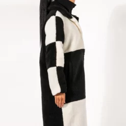 AZALEA WANG CHECK IT LONG TEDDY TRENCH -AZALEA WANG Shop azalea wang check it long teddy trench black white 6 6