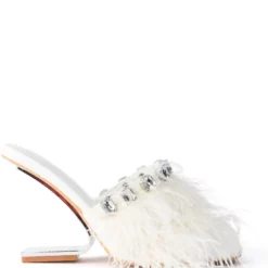 AZALEA WANG HARTFORD SANDAL WITH FEATHERS IN WHITE