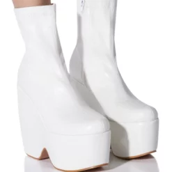 AZALEA WANG LOXLEY WEDGE BOOTIE IN WHITE