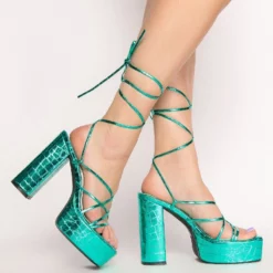 AZALEA WANG PUSH YOUR LIMIT CHUNKY SANDAL IN GREEN