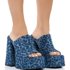 AZALEA WANG SHEBA CHUNKY SANDAL IN DENIM