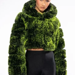 LUXE 3D FAUX FUR CROP JACKET -AZALEA WANG Shop bianchi three dee faux fur crop jacket green 8 8