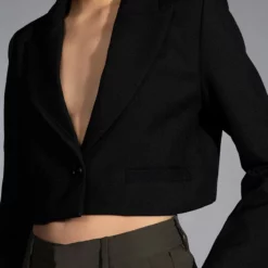 CROPPED BOXY BLAZER 16 CROPPED BOXY BLAZER -AZALEA WANG Shop cropped boxy blazer black 7 7