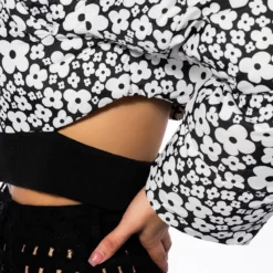 DITZY DAISY CROP PUFFER -AZALEA WANG Shop ditzy daisy crop puffer black white 8 8