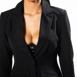 HANSEL FITTED BLAZER IN BLACK 16 HANSEL FITTED BLAZER IN BLACK -AZALEA WANG Shop hansel fitted blazer in black black 7 7