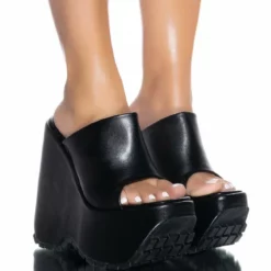 MEANIE CHUNKY MULE IN BLACK