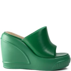 OCEAN EYES WEDGE SANDAL IN GREEN