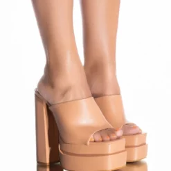 Y2K DREAMS SQUARE TOE CHUNKY MULE SANDAL IN NUDE
